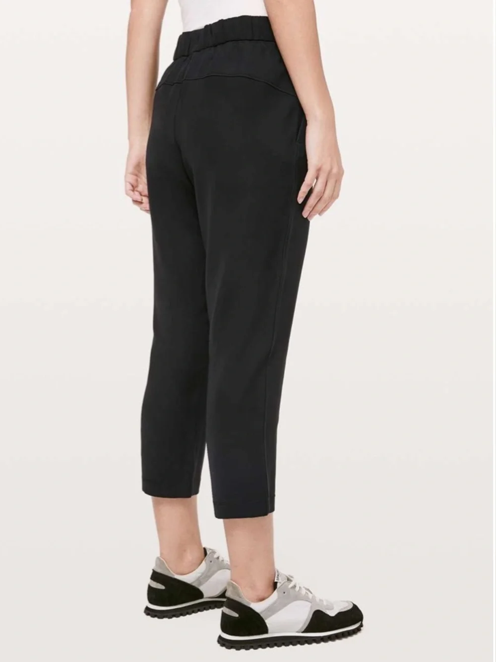 Lululemon On The Fly Crop Woven 23” Black Pants Women’s Size 10 Jogger*P9